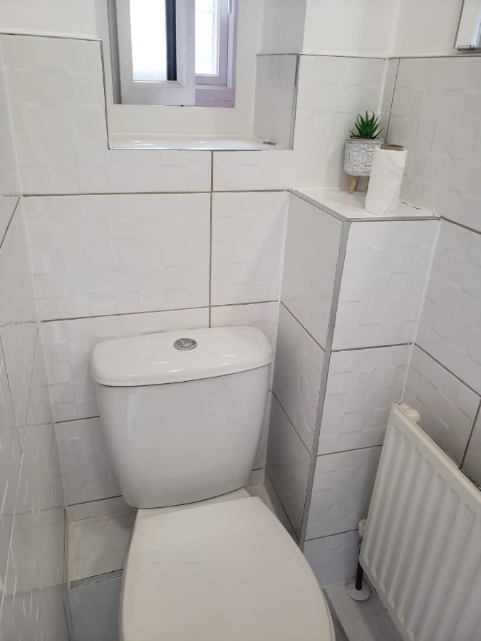 Vibrant Single Room Only For One Adult Саутхолл Экстерьер фото